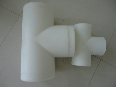 白色表面光滑PP三通管件 型号、应用与工程图示全览